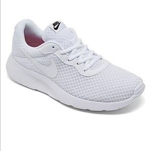 Nike Women's Tanjun Casual Sneakers